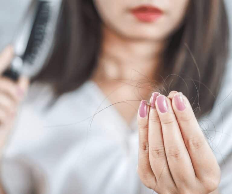 Postpartum Hair Care Routine for New Moms 