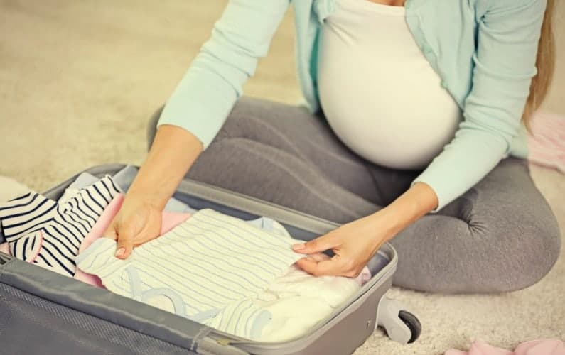 what to pack in hospital bag for baby and mom