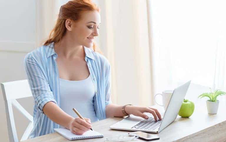 Exactly How To Start A Side Hustle While You’re Pregnant