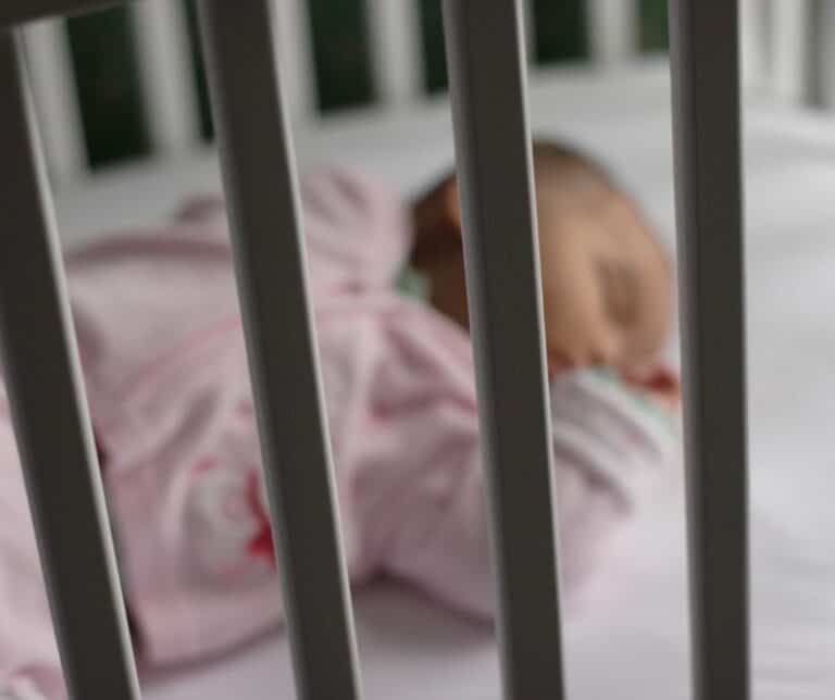 How to Get Baby to Sleep in Crib
