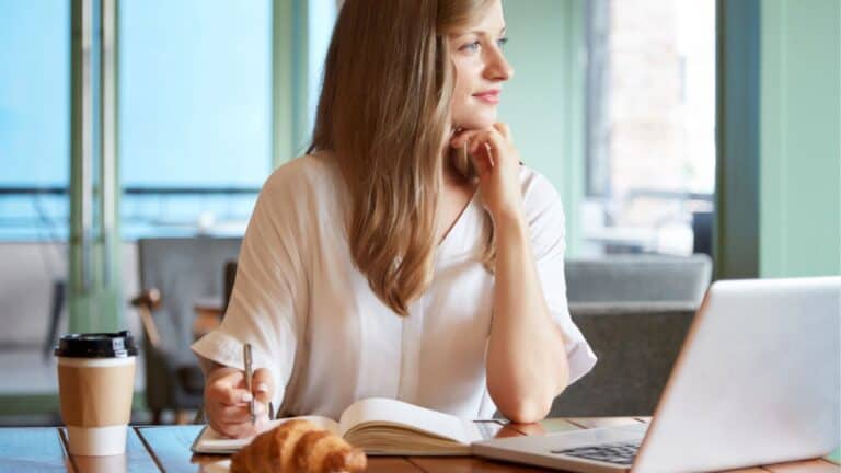 11 Reasons a Woman Might Decide to Date Someone Considered Below Their League