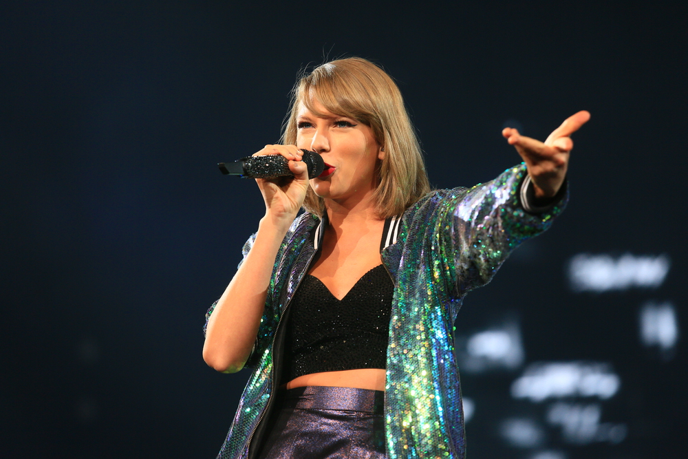 Taylor Swift heats up concert in Shanghai