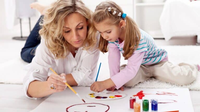 18 Classic Ways to Keep Kids Entertained This Weekend without Screens