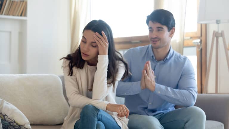 7 Signs of a Toxic Relationship & How To Get Out of It