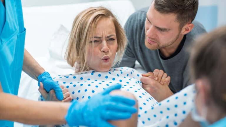 Pros and Cons of an Epidural During Labor