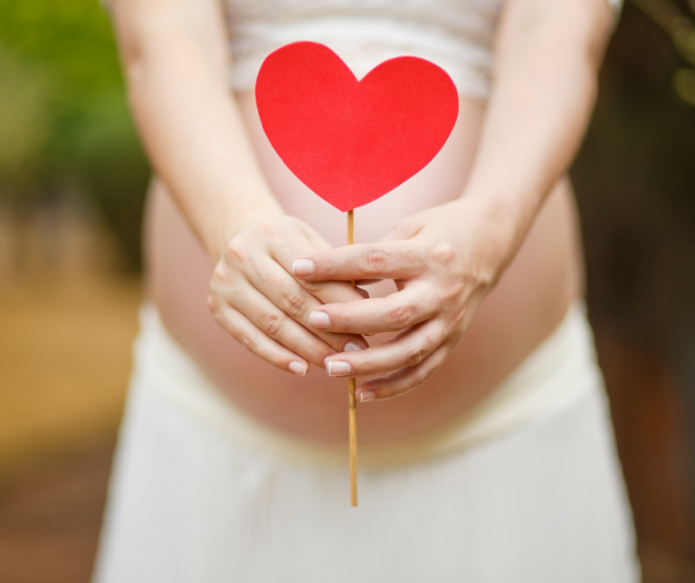 12 Awesome Gifts for Expecting Mothers and New Moms