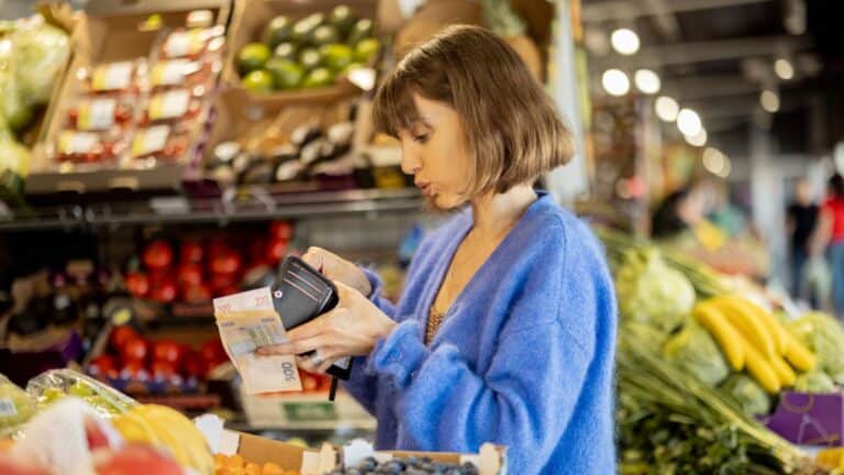 18 Smart Hacks for Families to Save Hundreds on Groceries Each Year