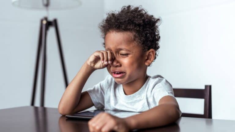 11 Unfortunate Signs of a Controlling Parent