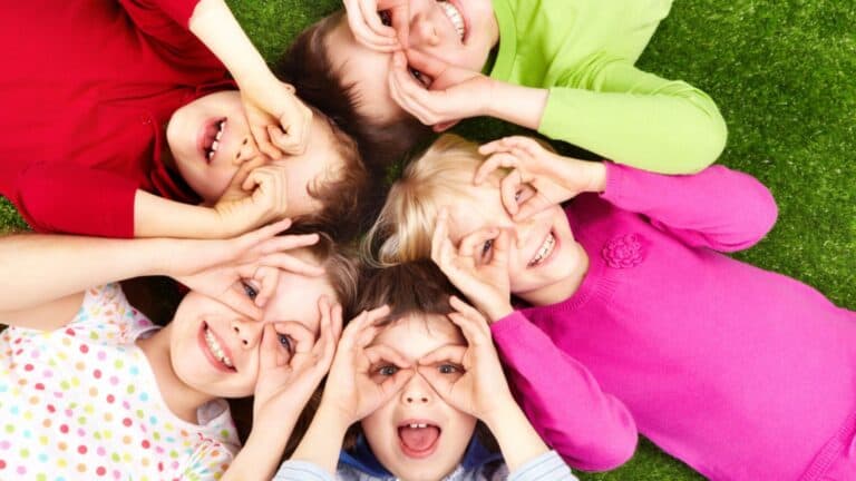 11 Big Families Share Why They Loving Having 4 or More Kids