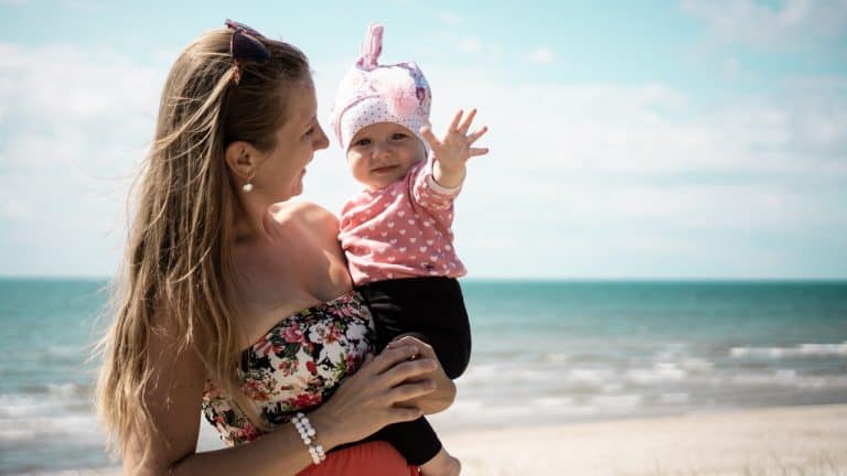 Practical and Cute Summer Outfits for Moms